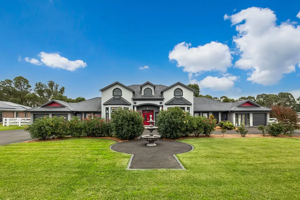 Luddenham 4 Bedroom A Statement In Style