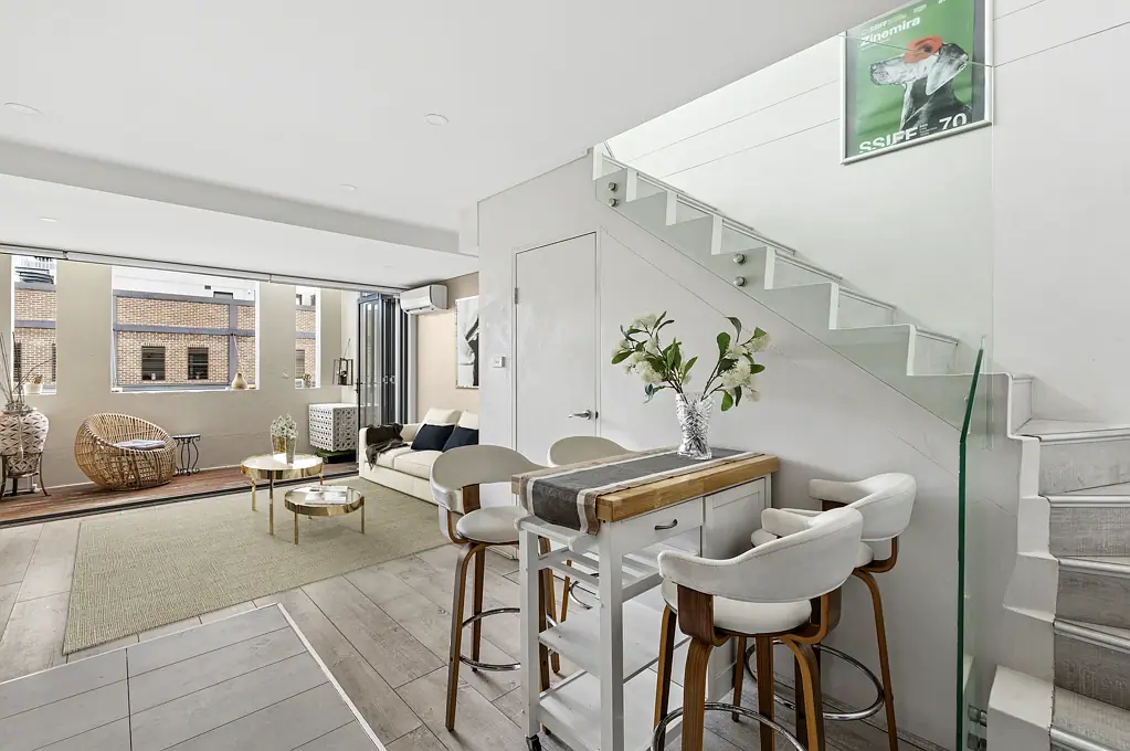 Waverley 1Moenga Dual Level Loft With Parking In The Heart Of Charing Cross Village
