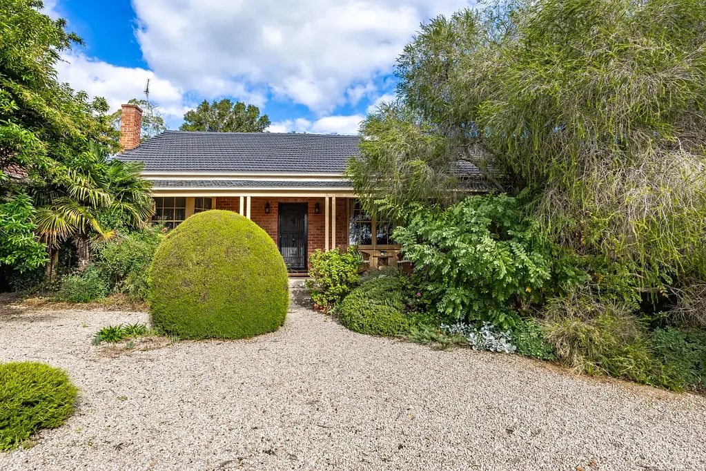 Netherby 4房  Beautifully positioned 1950s residence in Netherby's tightly held heart.