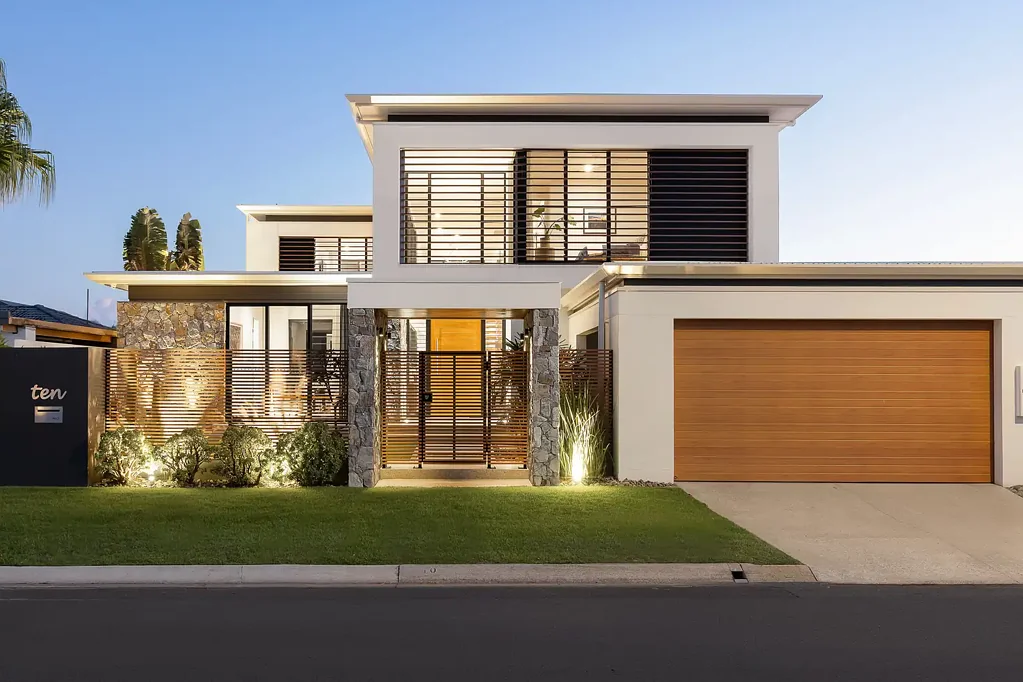 Broadbeach Waters 5 Slaapkamer Waterfront Entertainer of Scale, Style and Seamless Indoor-Outdoor Living