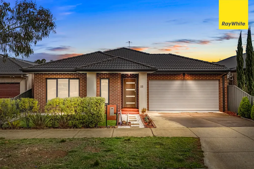 Strathtulloh 4 Bedroom Spacious Family Living in Prime Strathtulloh Pocket - 448m² of Lifestyle Appeal