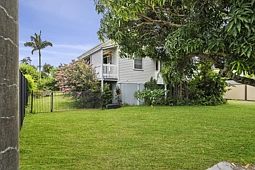 8-10 BOUNDARY STREET, Currumbin Waters