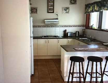 2/10A Mawson Drive, Killarney Vale, Central Coast, 3 Schlafzimmer, 2 Badezimmer, House