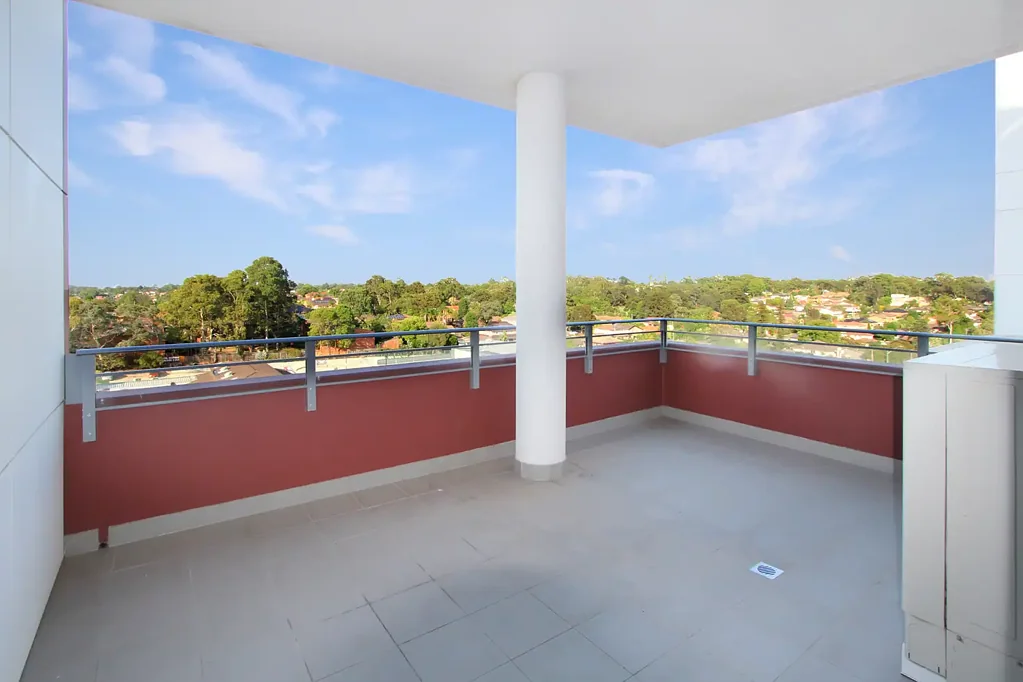 Extra Super large 2 bed with Xlarge Car Space!