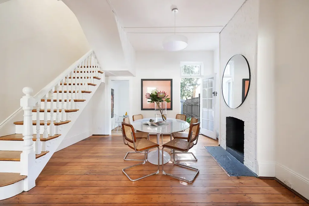Darlington 3ਬੈੱਡਰੂਮ Updated terrace with north-facing outdoors on corner block