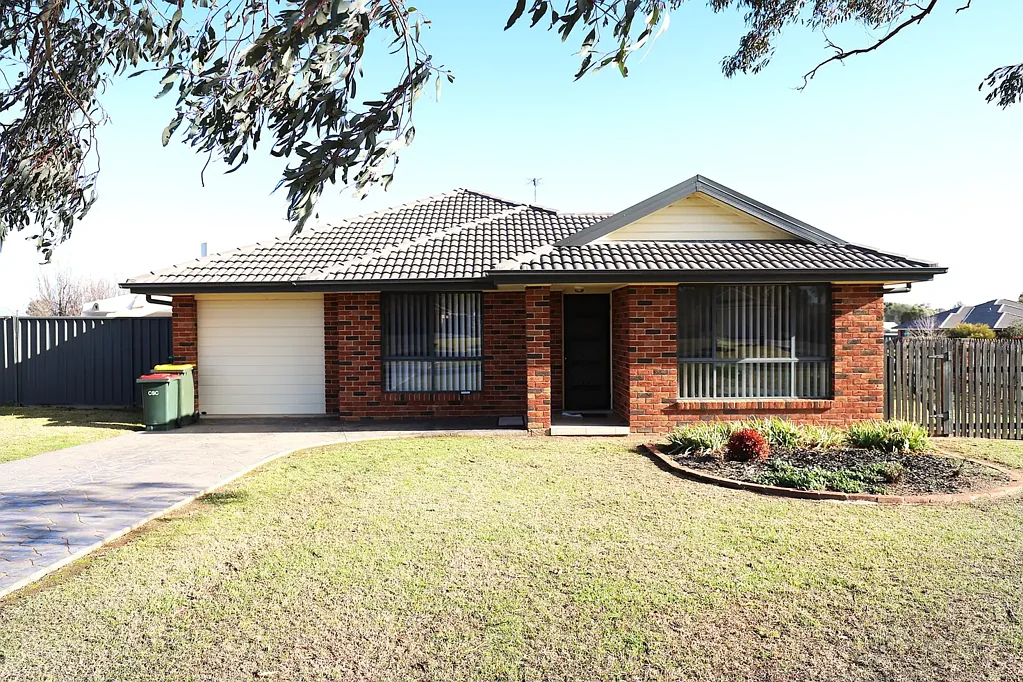 Cootamundra 4બેડરૂમ 2 for 1 - Dual Income or Dual Living Opportunity