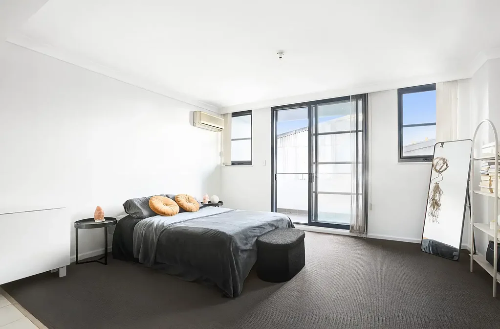 Petersham Fresh, bright studio with entry-level appeal