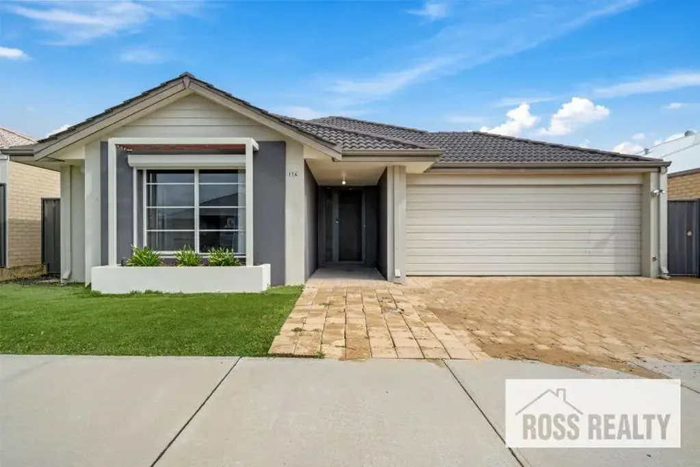 SPACIOUS FAMILY HOME WITH MULTIPLE LIVING AREAS