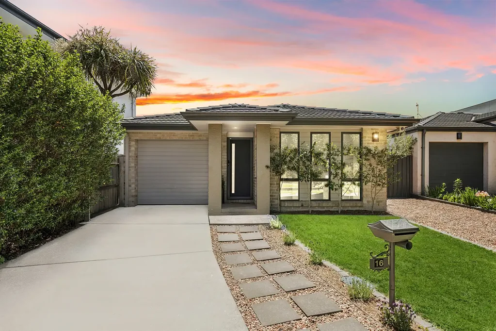 16 Loma Rudduck Street, Forde, ACT 2914