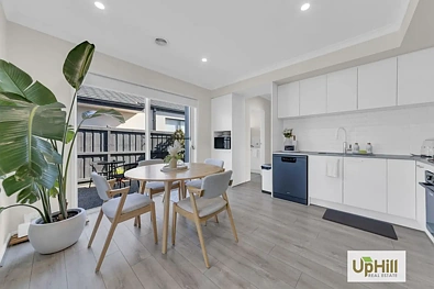 8 Salers Rd, Clyde North, VIC 3978, 3房, 2浴, House
