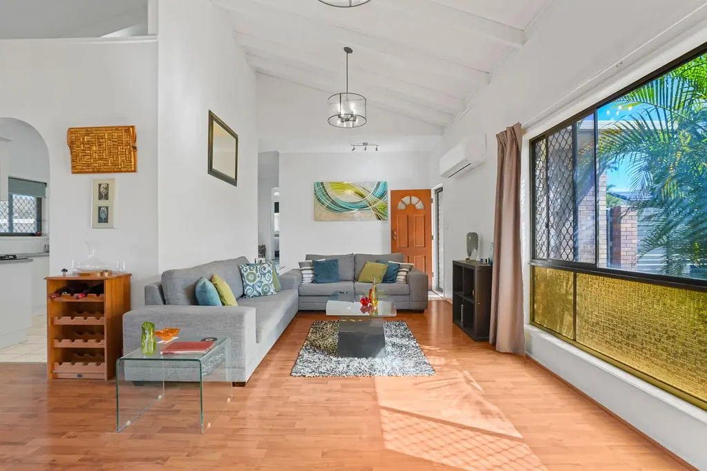 Sunnybank Hills 4房  度假村风格的居家生活，带泳池、酒吧和户外绿洲  Resort Style Family Living with Pool Room, Bar & Outdoor Oasis