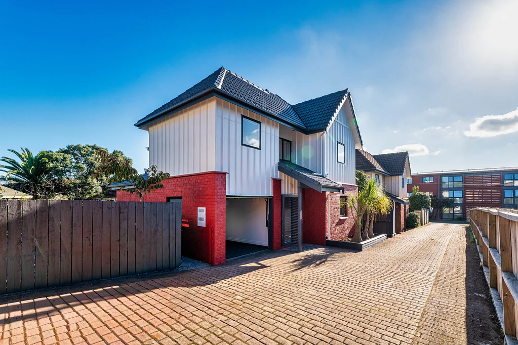 New Lynn 3房  Fully Renovated Family Gem - Move In & Enjoy!