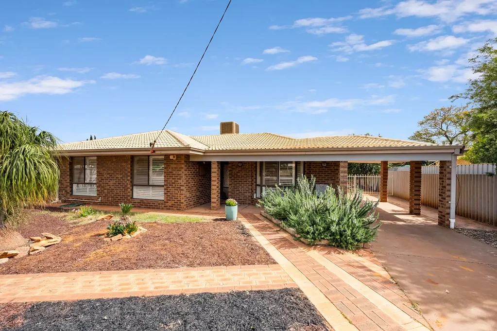 West Lamington 4બેડરૂમ Spacious Brick & Tile Family Home with Games Room/Studio & Sparkling Pool