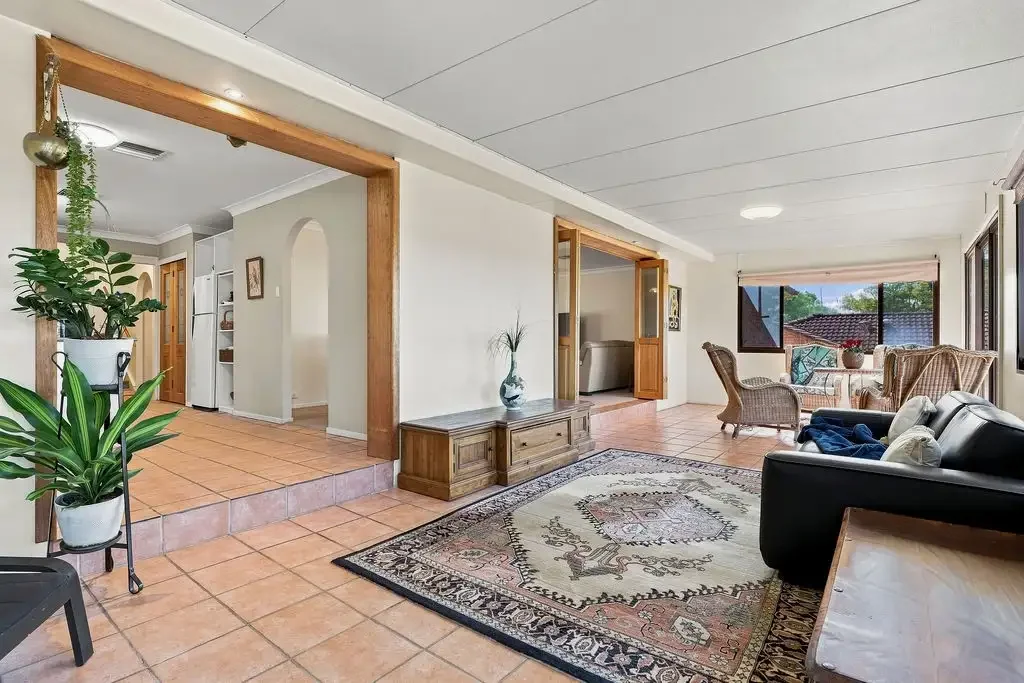 North Richmond 3Kwarto SPACE, SERENITY & FAMILY LIVING WITH ROOM TO GROW, BEAUTIFULLY MAINTAINED ORIGINAL FAMILY HOME ON A GREAT BLOCK...WITH LOTS OF POTENTIAL TO ADD VALUE!