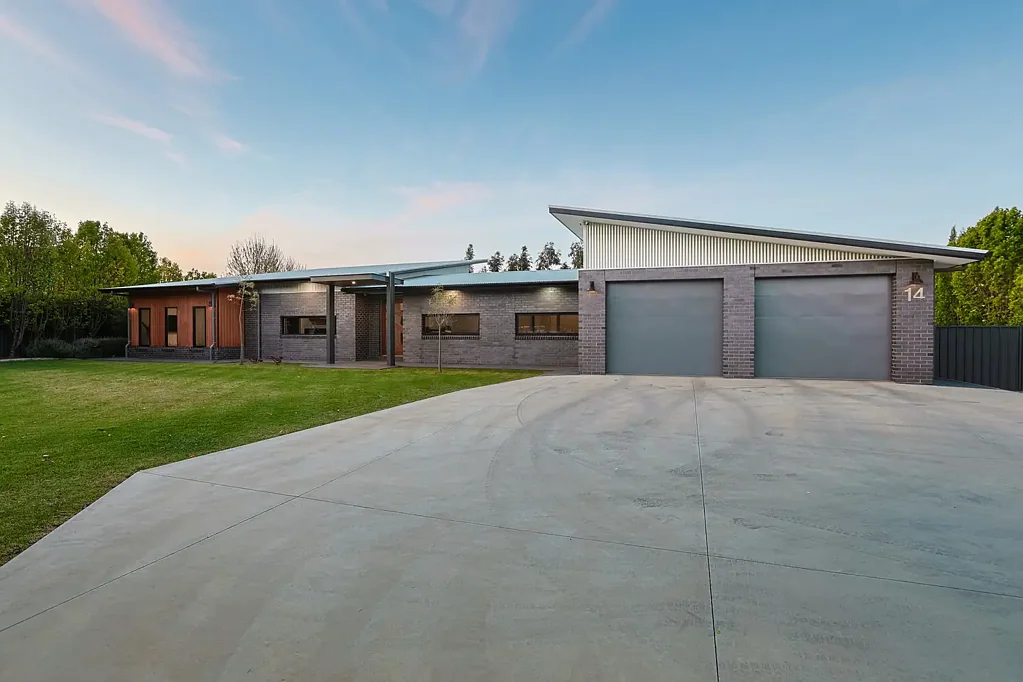 Nichols Point 4房  Exclusive Elegance, Modern Perfection