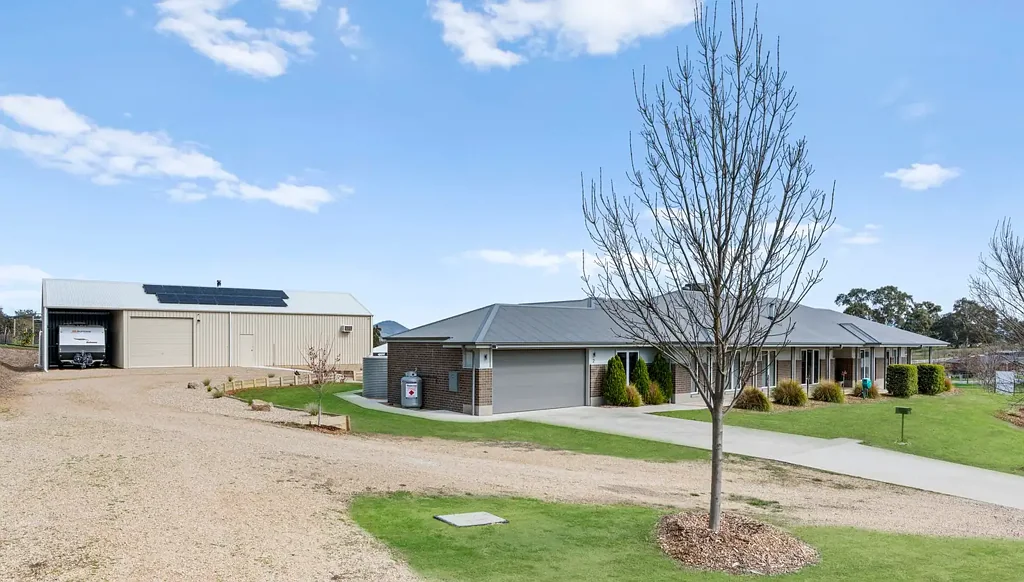 Mansfield 5房  Spacious Family Retreat with Shedding, Solar & Style in Grange Estate