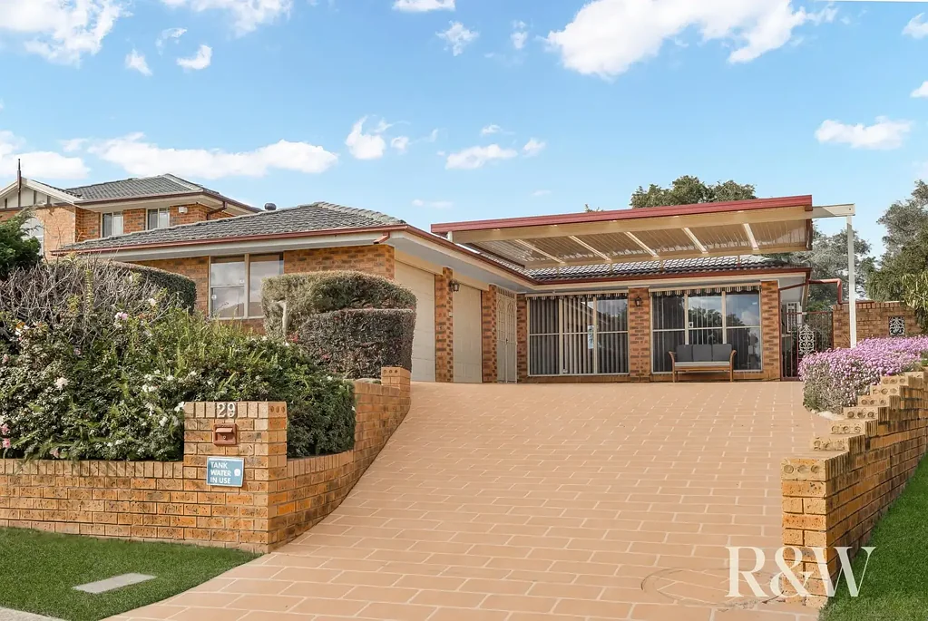 Minchinbury 5 Slaapkamer 5 Bedroom Home in Sought After Minchinbury (611m2)