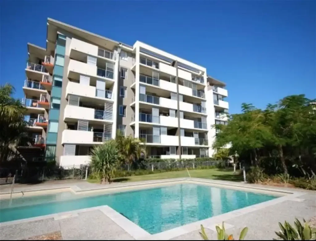 Spacious 3-Bedroom Apartment in Prime Burleigh Waters Location