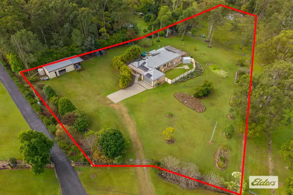 Woodford 4कमरा Immaculate Acreage Property on 8,367m² - Office, Solar, Shed, Dam & More
