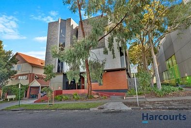 Box Hill 1房  Great opportunity for an Investment