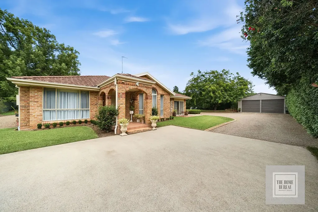 Pitt Town 4房  The Botanical. Expansive Family Home, Pool & Shed on Half an Acre.