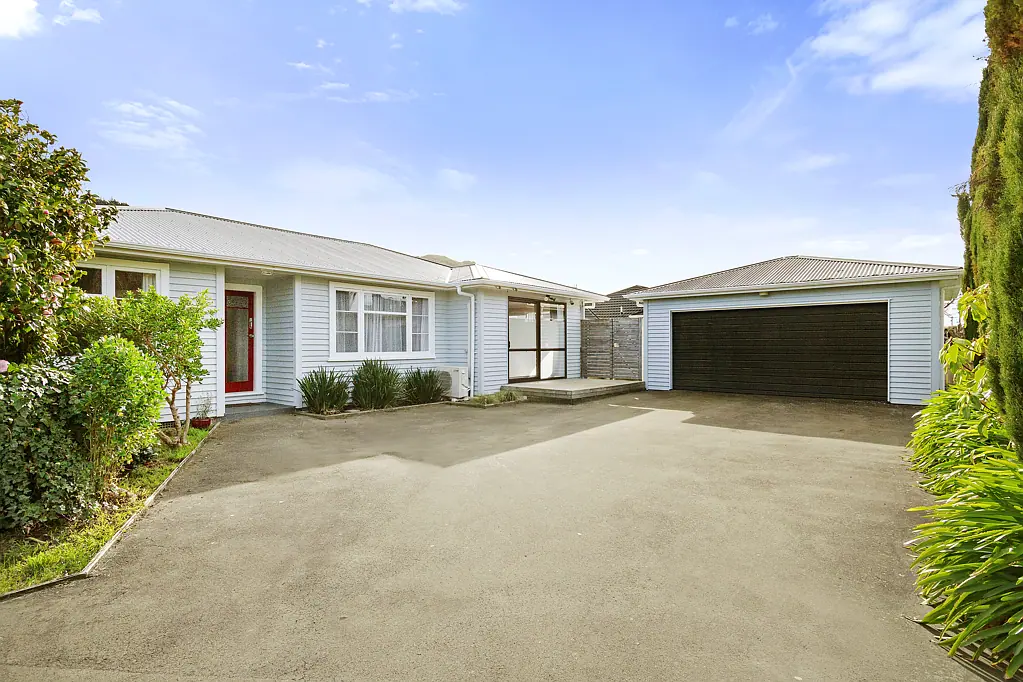 Tawa 3Kwarto Single Level, Sunny & Smartly Presented!
