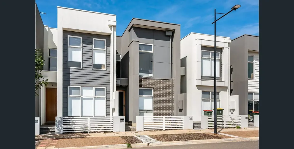 Spacious & Modern 3-Bedroom Townhouse in Blakeview