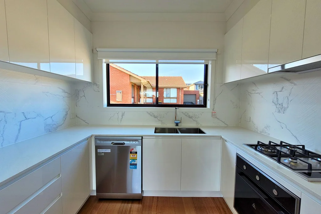 Fully Renovated 3 Bedrooms In A Quiet Location