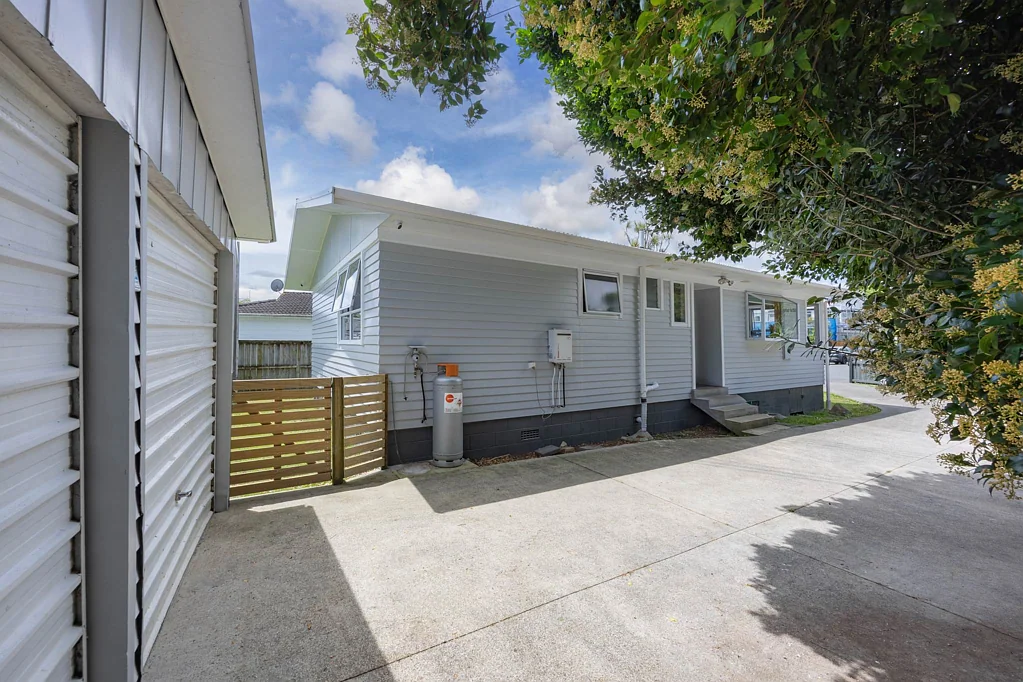 Glen Eden 3 Slaapkamer Must Sell - Priced Below CV
