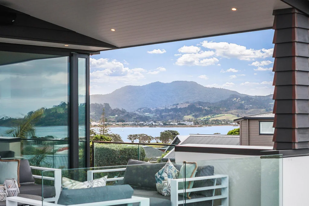Omaha 5Moenga Estuary and Ocean Views and a Heated Pool