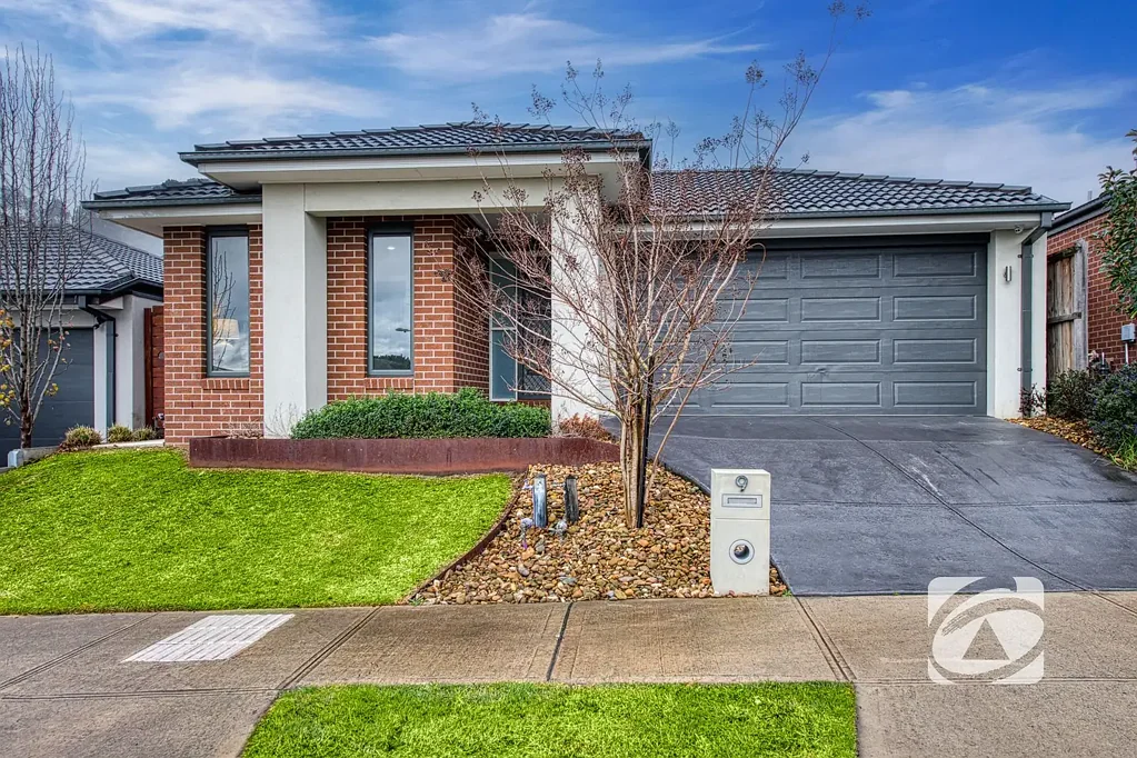 9 Basalt Drive, Clyde North, VIC 3978