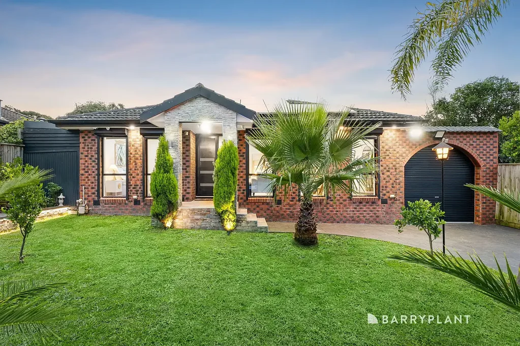 Wantirna 4침실 Entertainer home in the highly prized Templeton Primary Zone.