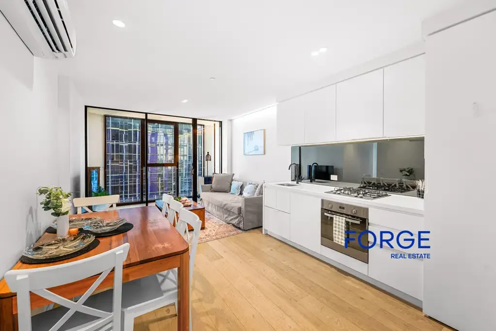 Incredible Sky Height View Apartment Located in Heart of Melbourne City
