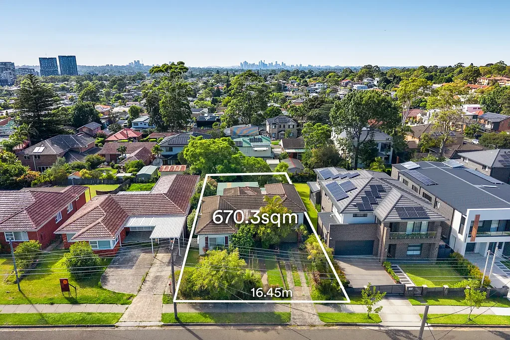 North Ryde 3બેડરૂમ 670sqm duplex site with city skyline glimpses