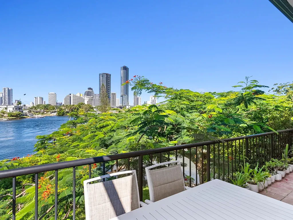 4/47 Hooker Boulevard, Broadbeach Waters, QLD 4218