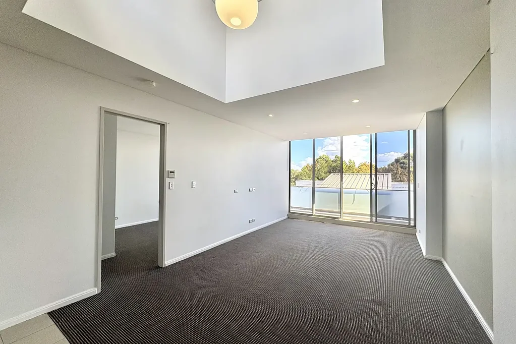 Exclusive penthouse apartment with dual balconies