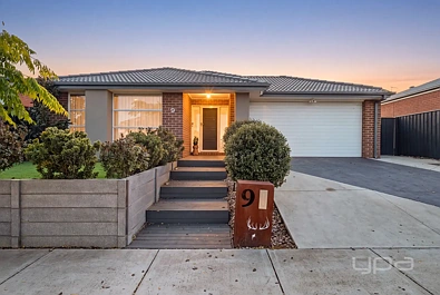 Bacchus Marsh 4房 中心地带宅地500 生态木台阶 现代外观升级 落地纱帘采光 巨大娱乐 pergola 低维护花园 FAMILY ENTERTAINER IN THE HEART OF BACCHUS!