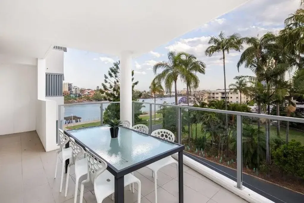 Living by the River at Yungaba - FULLY FURNISHED