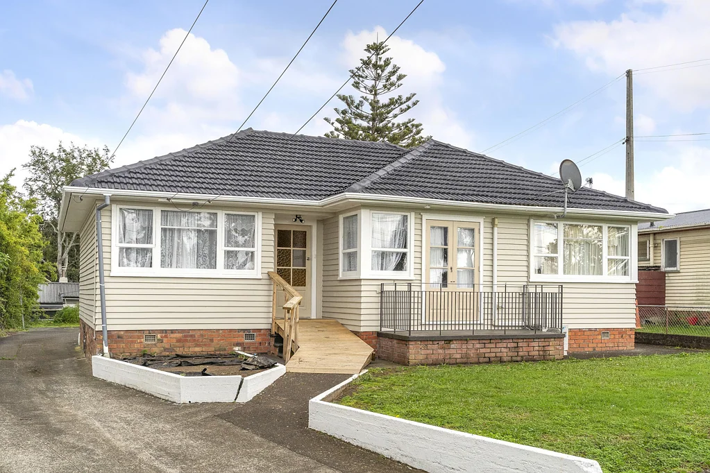 Sunny Family Living on a Massive Section