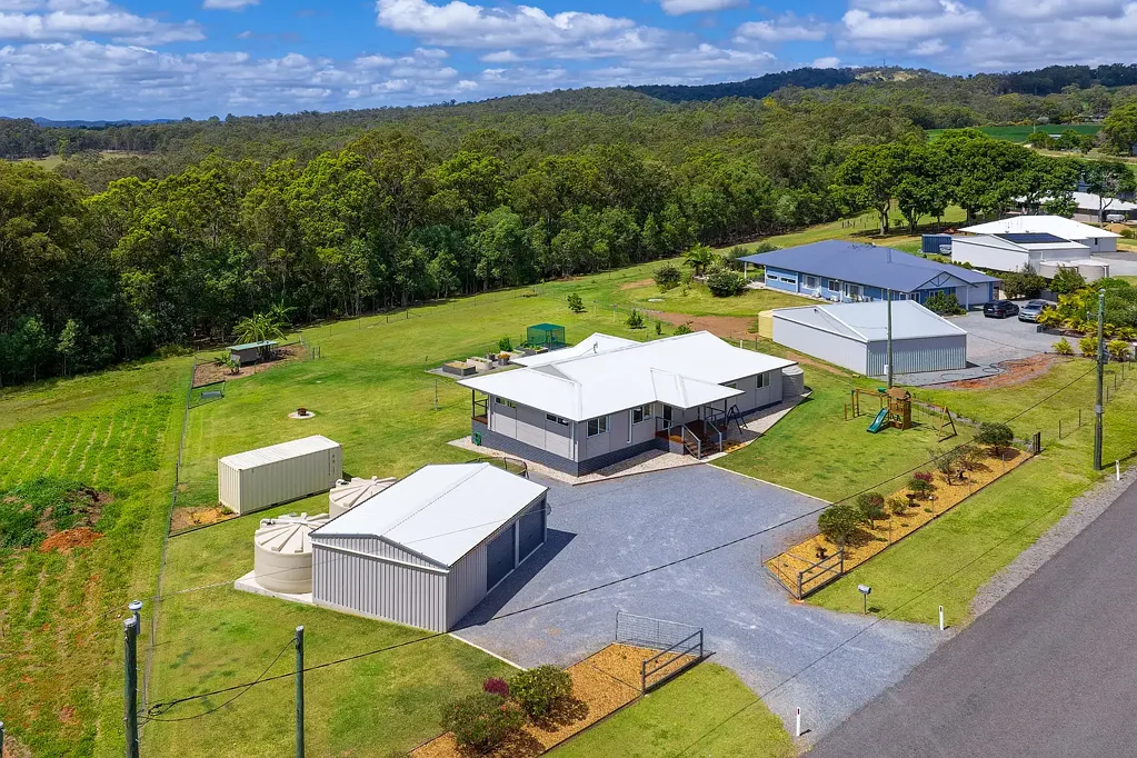 Curra 4 Slaapkamer Ideal Rural Residential and Spacious Modern Living