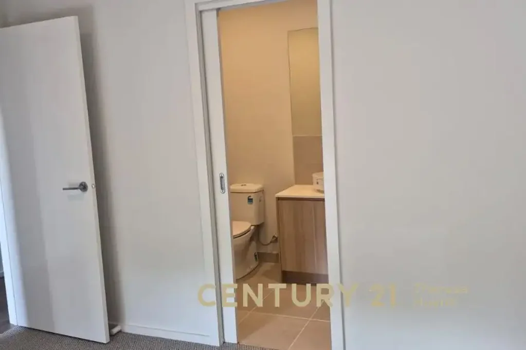 Brand New Spacious Townhouse for Rent - Move in NOW!!