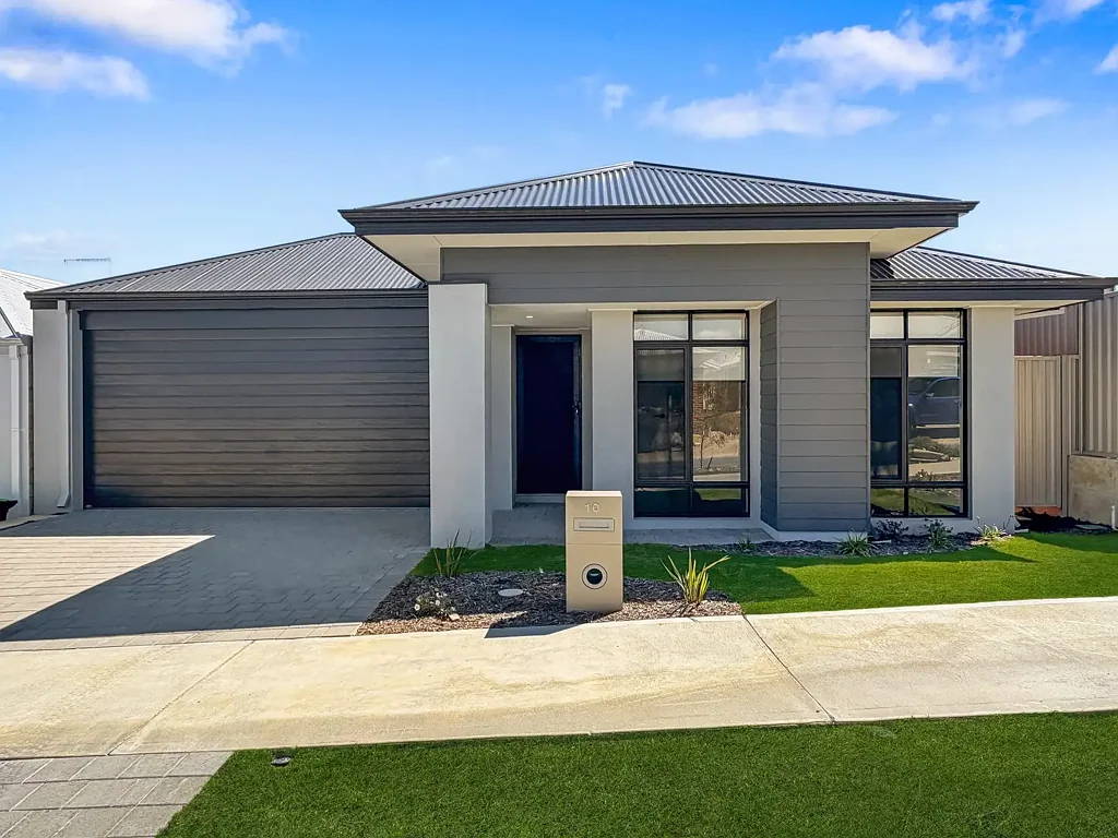 Brand New - Be Quick !! 4 x 2 Family Home with Theatre !! Close to Enchantment Park !!