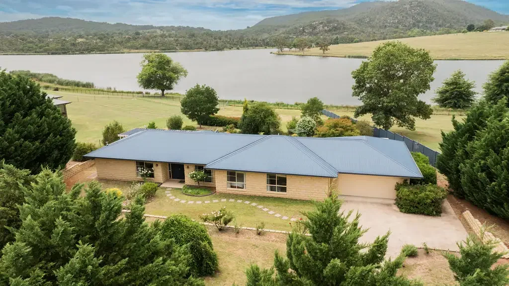 Tenterfield 4ห้องนอน Absolute Waterfront Estate - 3,114m² of Private Lakefront Living