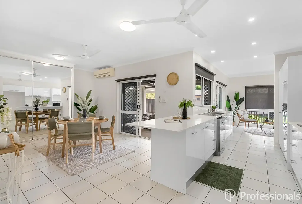 White Rock 4Zimmer Elevated Living with Space, Views & Lifestyle Appeal