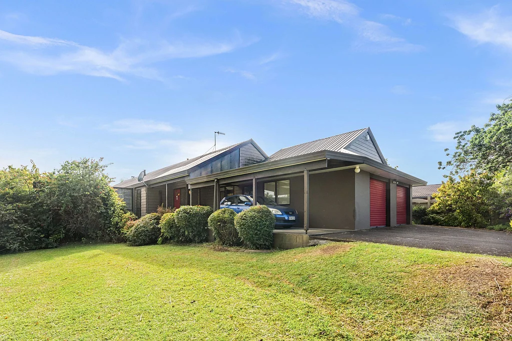 Kamo 3 Slaapkamer Multi-Generational Home Ready to Go!