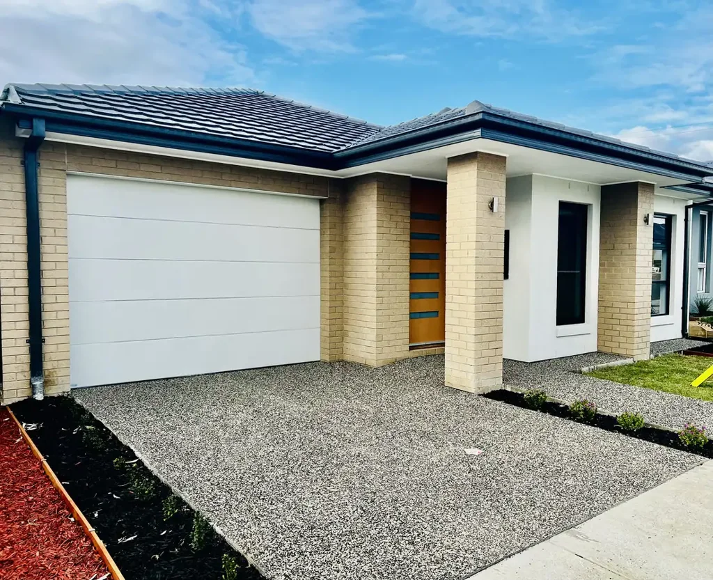 Cranbourne 4ਬੈੱਡਰੂਮ Brand New Luxury Living in the Heart of Cranbourne