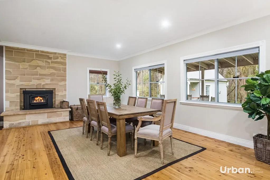 Avoca 4 Slaapkamer Private Acreage Retreat with Dual Living and Timeless Country Charm