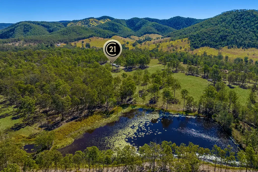 Widgee 100+ Acres, Spring-Fed Lake & Endless Potential