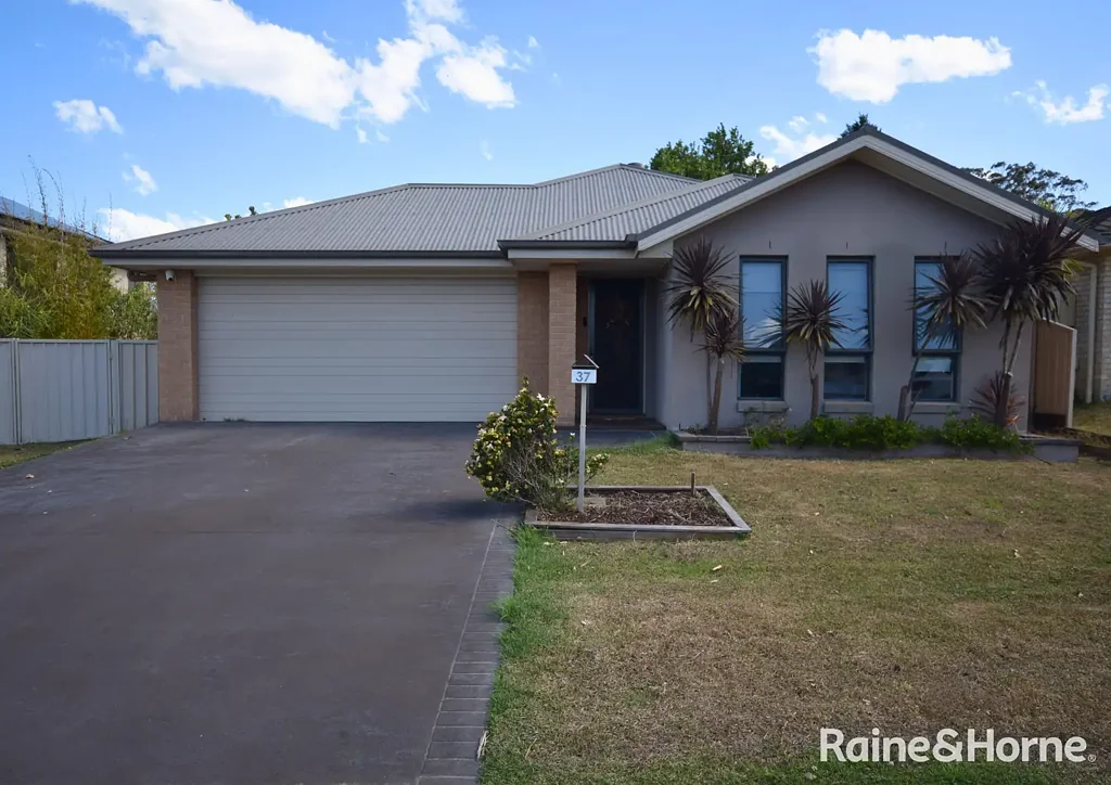 Spacious Family Home in Worrigee