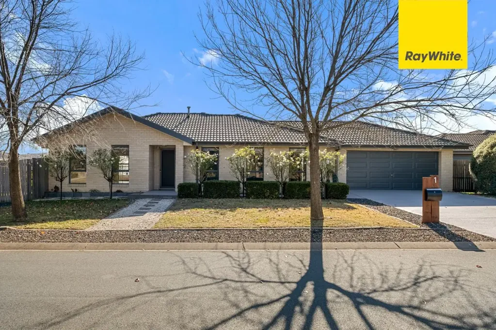 Pristinely Presented Macgregor Home